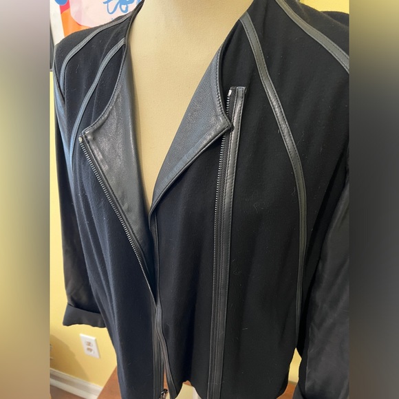 VINCE Designer Beautiful Soft Lamb Leather Contrast Point Black MOTO Jacket - Picture 7 of 15